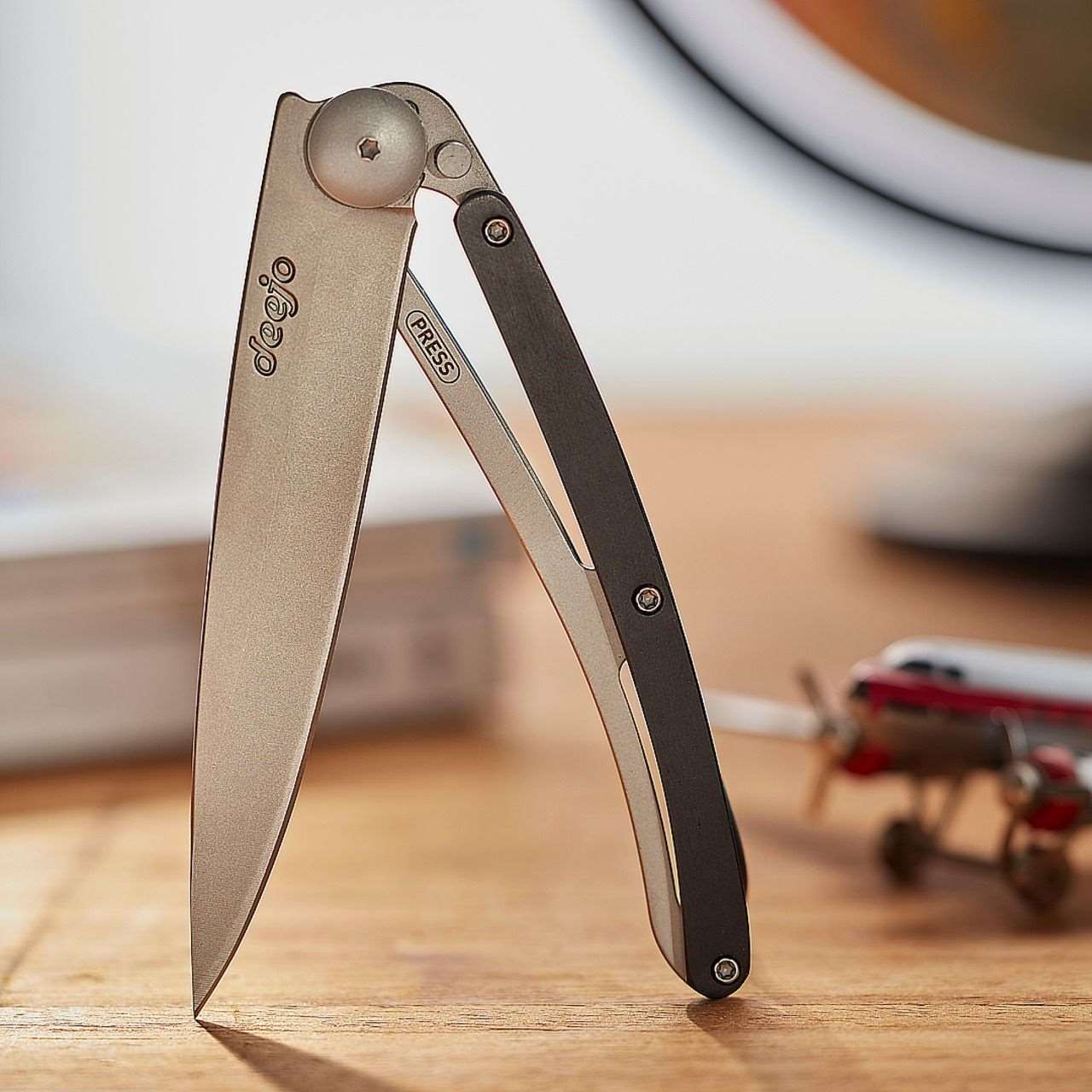 Deejo 37g Ebony Wood Series Pocket Knife - Sleek Elegance in Z40C13 Stainless Steel