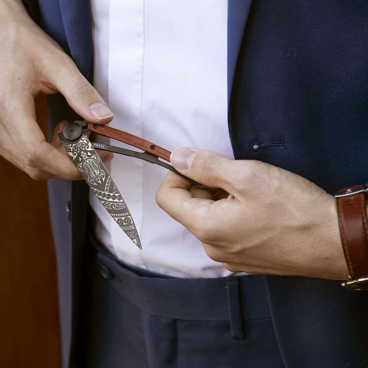 Deejo 37g Polynesian Tribal Series Pocket Knife - Island-inspired Mastery in Z40C13 Stainless Steel